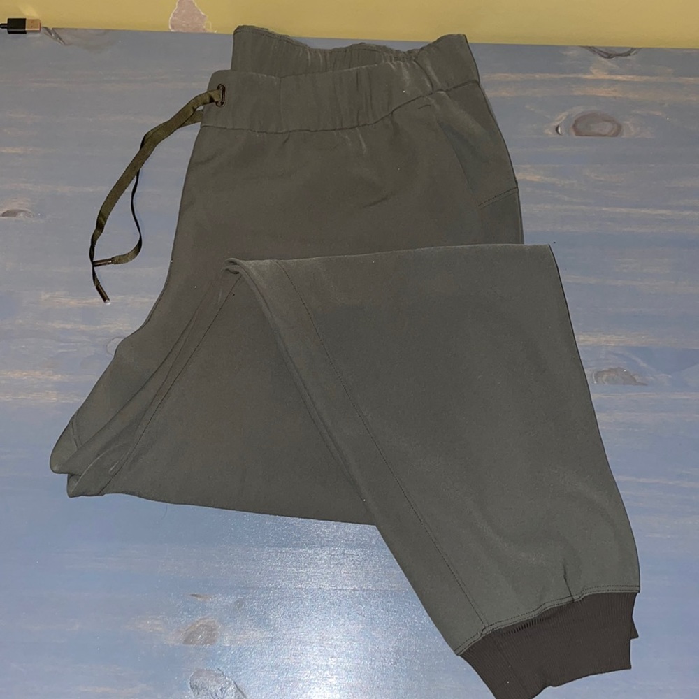 Lululemon on the fly jogger size 14